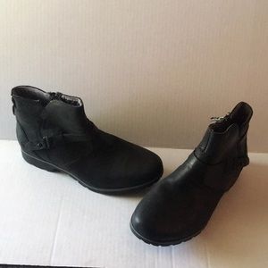 Teva Black Booties 8 EUC